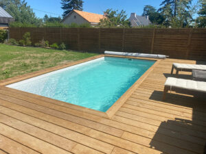 Installation d'une piscine et d'une terrasse en bois